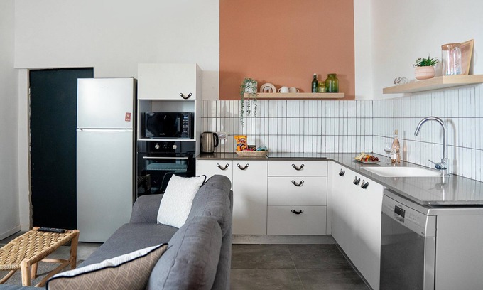 Tel Aviv City Center Hotel | Carmel Beach House by Berry Stays