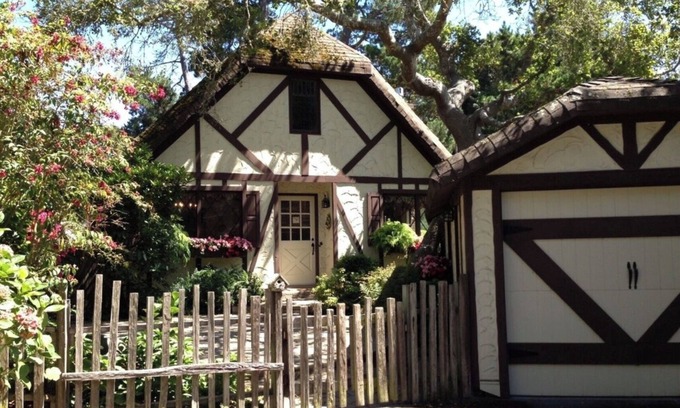 Hatton Fields Cottage | Carmel charmer! Short, 10 min. walk to town center. Close to trail to Mission.