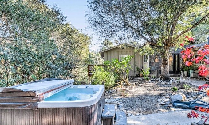 Northeast Carmel House | Carmel Nirvana: Close to Shops Restaurants Golf Beach