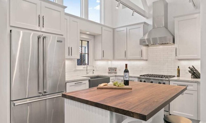 Northeast Carmel House | Carmel's Wy Knot: Beautiful remodel in Carmel-by-the-Sea!