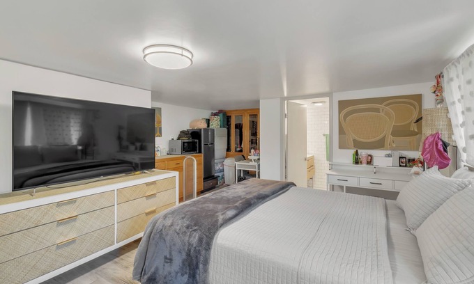 Northeast Carmel Apartment | Carmel Studio Hideaway - Fast WiFi!
