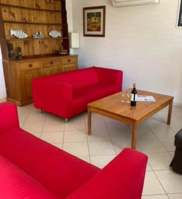 Port Elliot House | Carnegie House 3 Carnegie St Port Elliot - BYO Linen