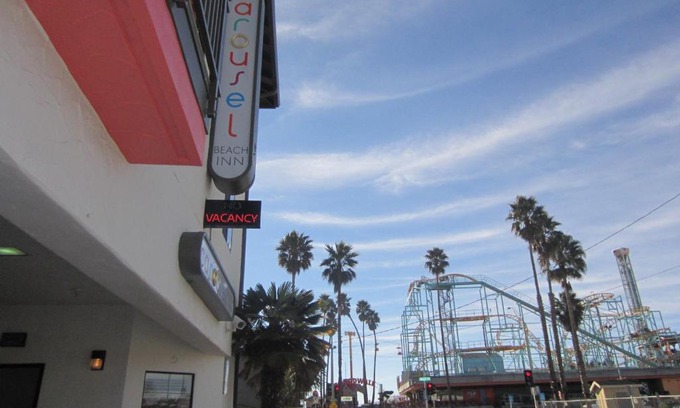 Westside Santa Cruz Hotel | Carousel Beach Inn