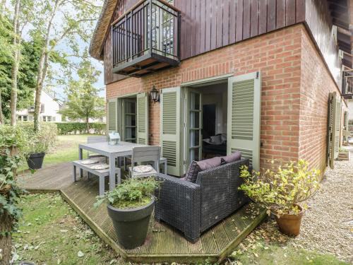 Cirencester House | Carp's Rise