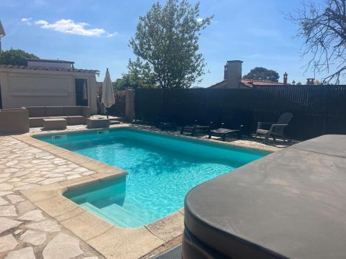 Toulon Apartment | Carpe Diem