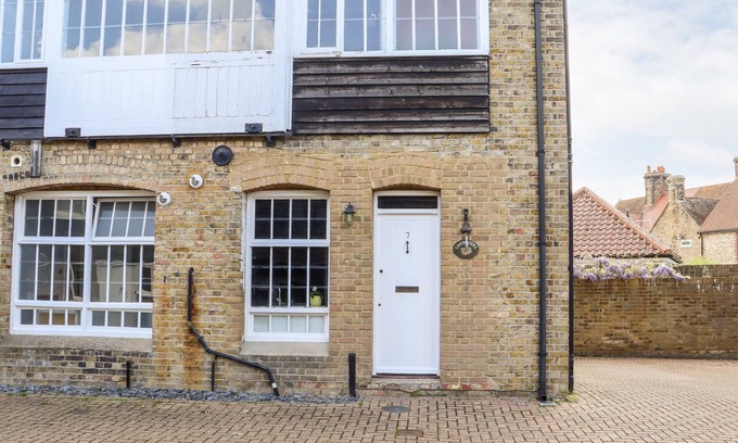Sandwich House | CARPENTERS, family friendly, character holiday cottage in Sandwich