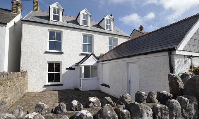 Port-Eynon House | Carreg Lwyd Farmhouse