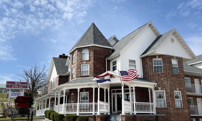 Branson Hotel | Carriage House Inn