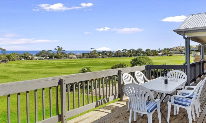 Carrickalinga House | Carrie'd Away - 9 Dorset Court