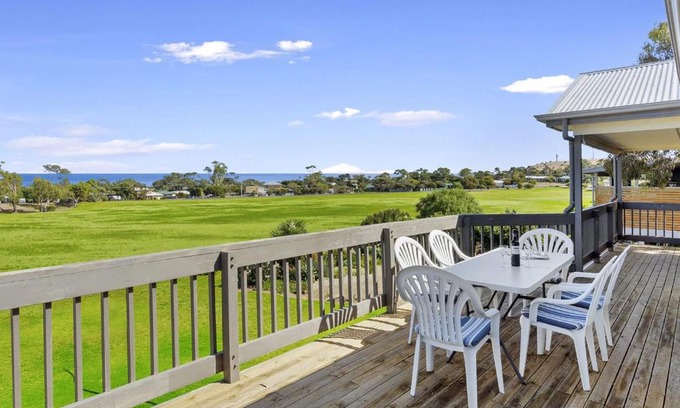 Carrickalinga House | Carried Away 9 Dorset Court
