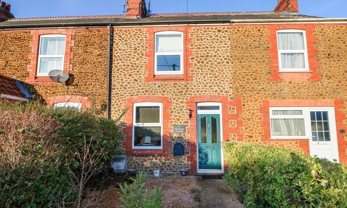 Heacham Cottage | CARRSTONE COTTAGE, pet friendly, character holiday cottage in Heacham