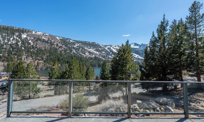 June Lake House | Carson View , amazing views of Carson Peak and Gull Lake, walk to Gull Lake & town