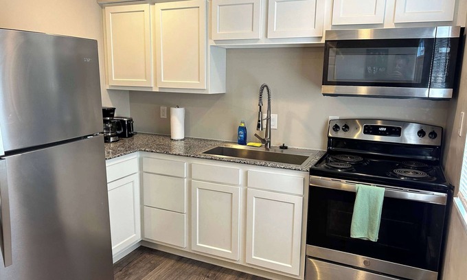 Norwood Apartment | Carter #1, Two bedroom unit near Xavier, Downtown
