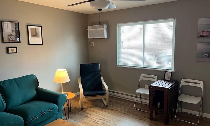 Norwood Apartment | Carter #4, Two bedroom unit near Xavier, Downtown