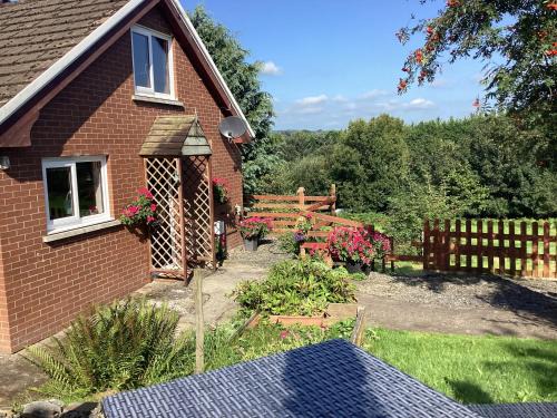 Llanybydder House | Cartref Bach