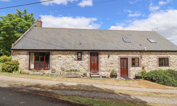 Littlebredy Cottage | CARTSHED COTTAGE, pet friendly, with open fire in Portesham