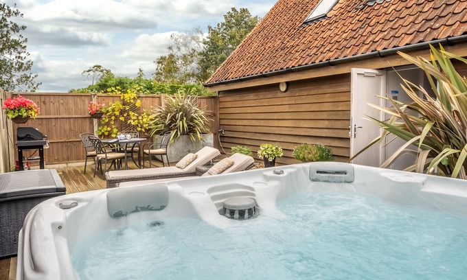 Hoveton Cabin | Cartshed Lodge, Hoveton, Norfolk