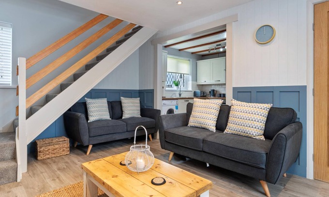 St. Florence House | Cartwright s Cottage - Indoor Pool Sports Courts Play Park