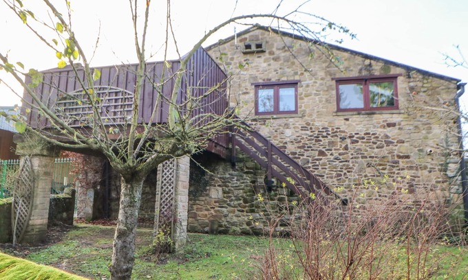 Great Langton Cottage | CARVIN-TOR, family friendly, with hot tub in Northallerton