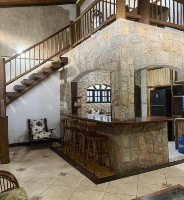 Ubatuba House | Casa à 3 minutos a pé da Praia, com churrasqueira!