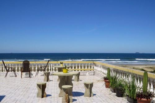 Pontal do Parana House | Casa à Beira-Mar com Churrasqueira, TV e Wi-fi