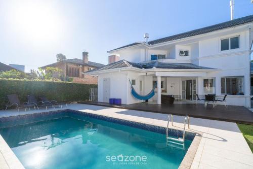 Jurere Internacional House | Casa 4Q c/piscina em Jurerê Internacional MER0671