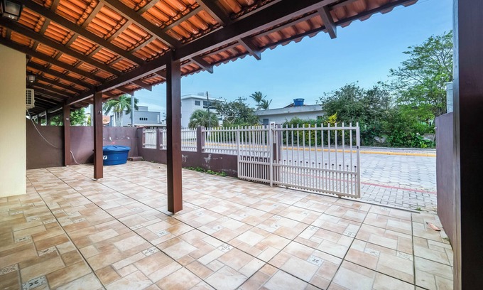 Zimbros House | Casa a 2 quadras da Praia de Zimbros RW2724
