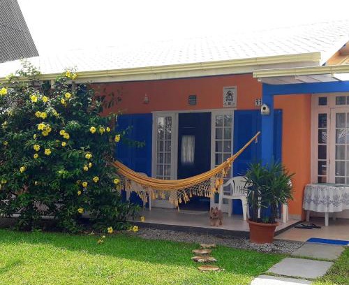 Palhoca House | Casa a 50m praia da Pinheira configuravel de 1 ate 8 pessoas