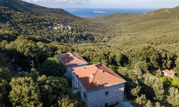 Ersa Bed & Breakfast | Casa A Rota Chambres d'Hôtes dans une maison d'Américains