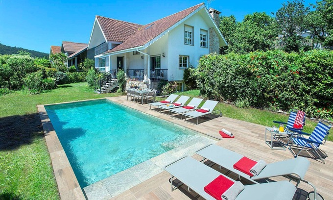 Cangas Villa | Casa Agarimo - Four Bedroom Villa, Sleeps 10