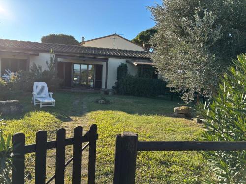 Cecina Apartment | Casa "Ale" con piscina comune e bellissimo giardino a 5 minuti dal mare