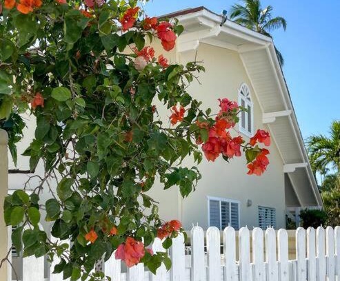 La Iglesia House | Casa Alegria Beach Cottage