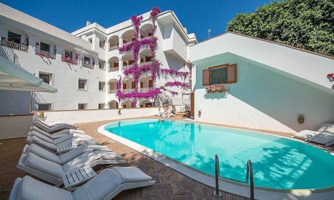 Minori House | Casa Alloro B: A welcoming apartment located in the center of Minori and a few meters from the sea.