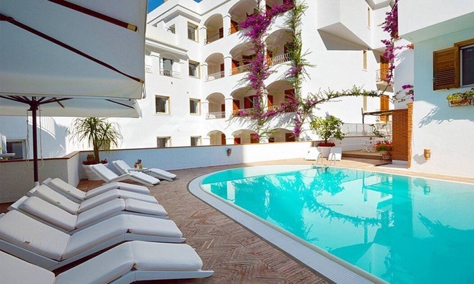 Minori House | Casa Alloro C: A welcoming studio apartment located in the center of Minori and a few meters from the sea.