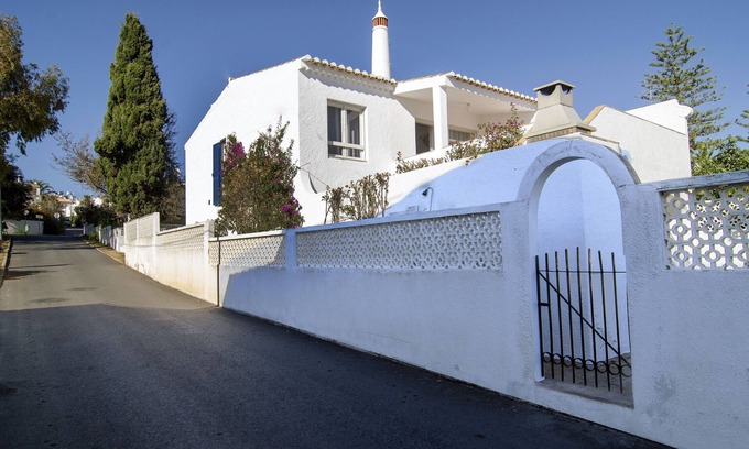 Praia da Luz Ski Chalet | Casa Alma Mar, 2 minutes' walk to the beach