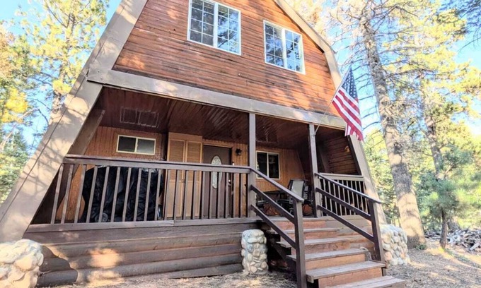 Meadow View Heights Cabin | Casa Amigos Cabin – Family-Friendly Retreat with Loft, Fire Pit & Nature Views