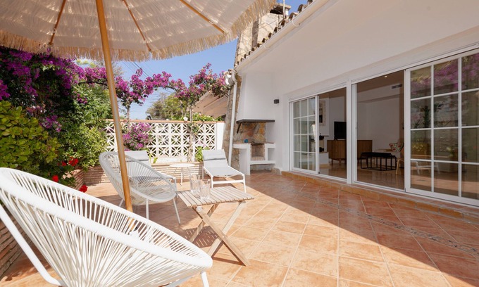 Marbella Ski Chalet | Casa Andasol - holiday home close to the beach in Costabella