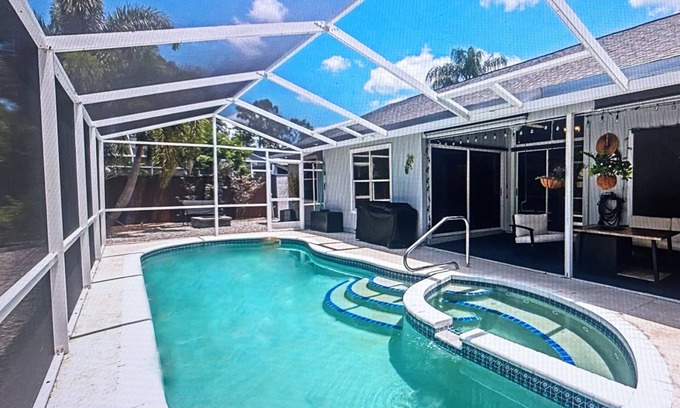 Lake Sarasota House | Casa Azul/Siesta Key/Sarasota Retreat-Spa Pool Outdoor Living Area Extra Clean!