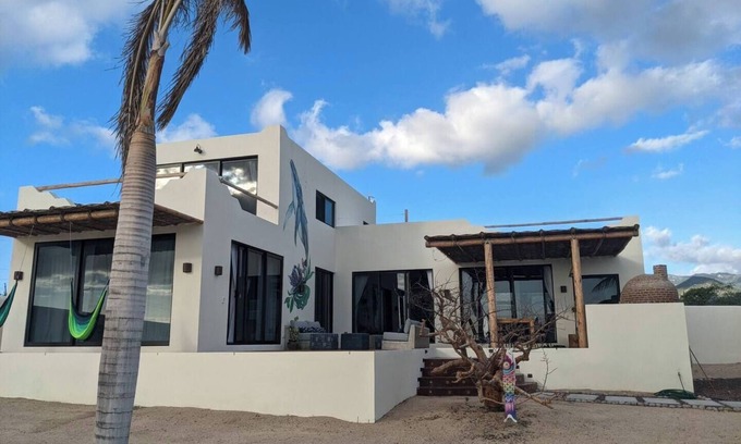 El Sargento House | Casa Ballena Azul