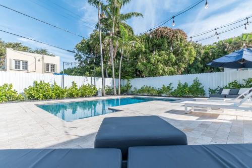 Coral Way House | Casa Belle 3br W Pool & Bbq 10 Mins To Beach