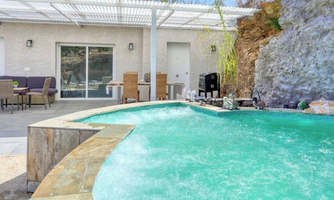 Guaro Villa | Casa Blanca de Guaro by Ruralidays