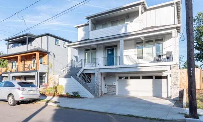 University Park Apartment | Casa Blanca: New 1 Bedroom Apartment in Quiet University Park Neighborhood