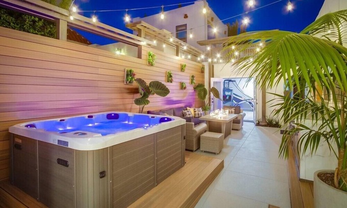 Middletown House | Casa Blanca–Ultimate Getaway: Spa, Game Rooms, Firepit, Views