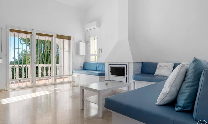 Estepona Villa | Casa Blanca | Villa with garden in Estepona