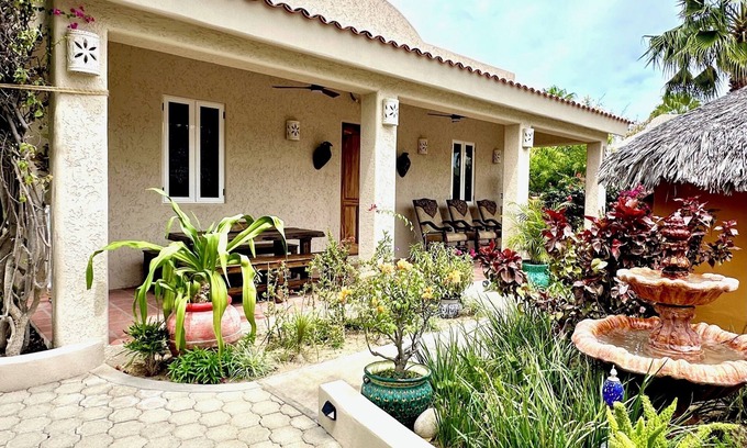 Los Barriles House | Casa Blandina In town, Restaurants, pickle, beach, private pool, Hot tub