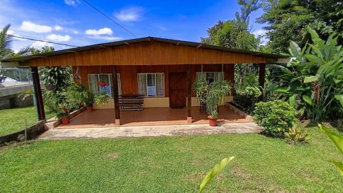 Penas Blancas House | Casa Bliss Arenal: Casa Rústica en La Fortuna