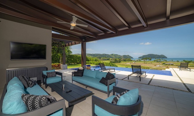 Herradura Villa | Casa Blue Sail Ocean view private pool six bedrm