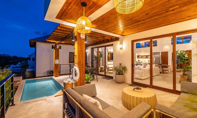 San Pedro Villa | Casa Brisa & The PoolClub at Mahogany Bay!