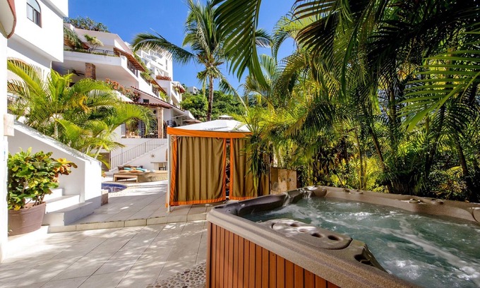 Romantic Zone Hotel | Casa Cúpula Luxury LGBT Boutique Hotel