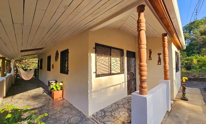 Las Lomas Apartment | Casa Cariad *Cottage house near Playa Bejuco*nn